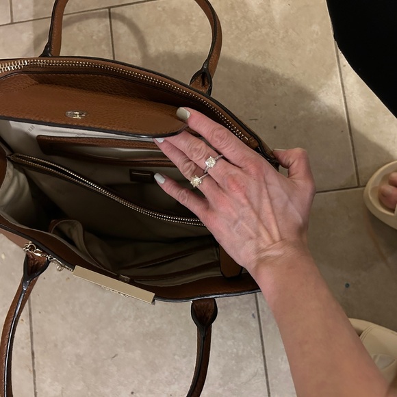 GUESS tote purse - Picture 2 of 4